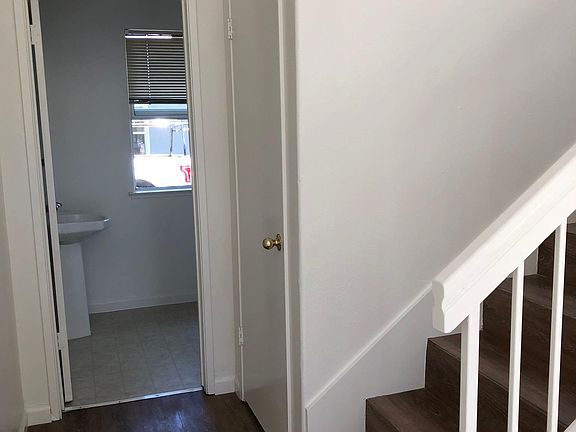 2nd image of 714 Varsi Pl