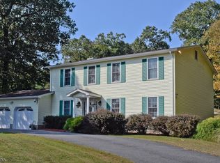 16 Mohawk Ave, Hopatcong, NJ 07843