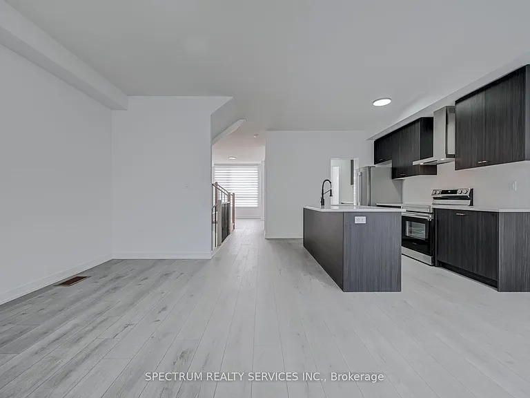 146 Blue Forest Cres — Photo 15