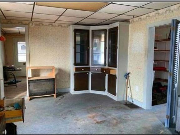 4th image of 202 Washington St