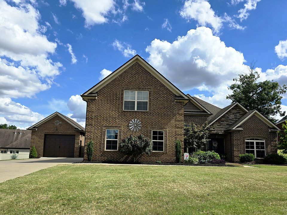1st image of 703 Burgundy Dr