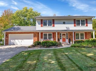 456 Hamilton Dr, Wheaton, IL 60189