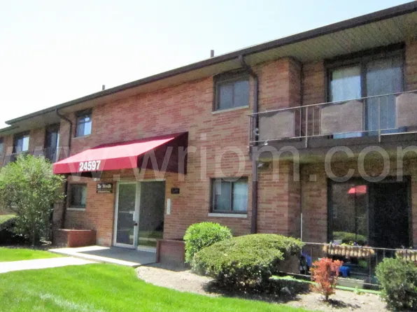 24597 Clareshire Dr APT 104, North Olmsted, OH 44070