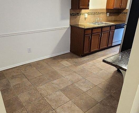 3rd image of 1423 Martway Cir APT B