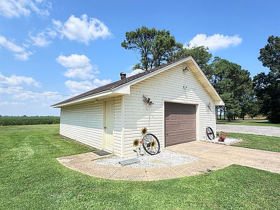 2nd image of 118 Ramblewood Dr