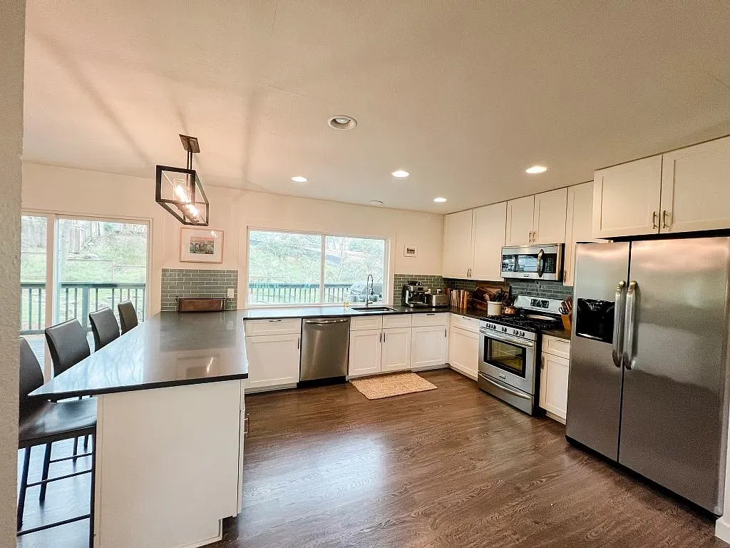 404 Westbrook Dr — Photo 1