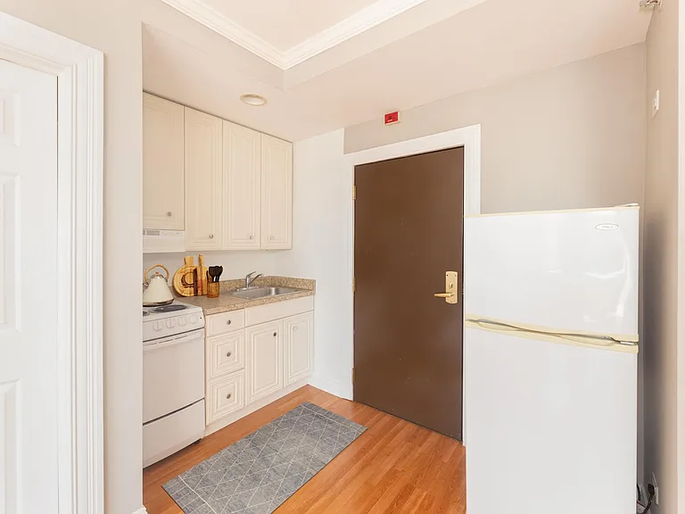 860 Hinman — Photo 25