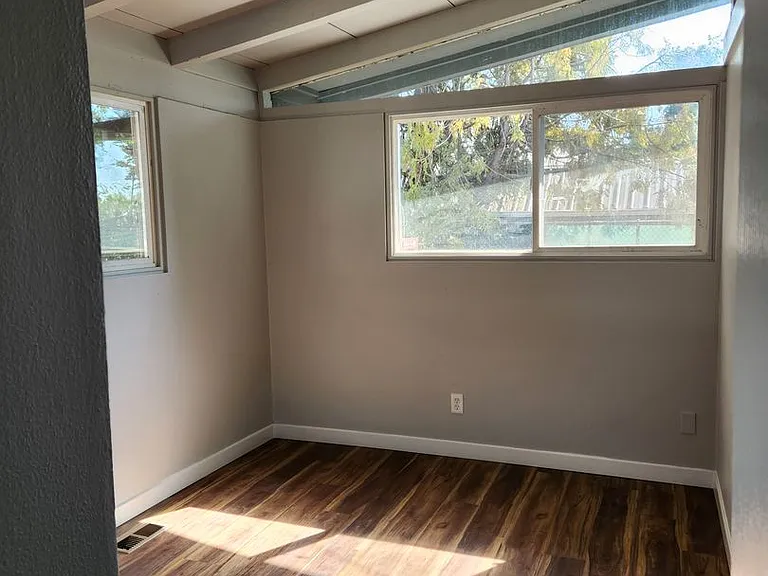 1290 Main St SE — Photo 8