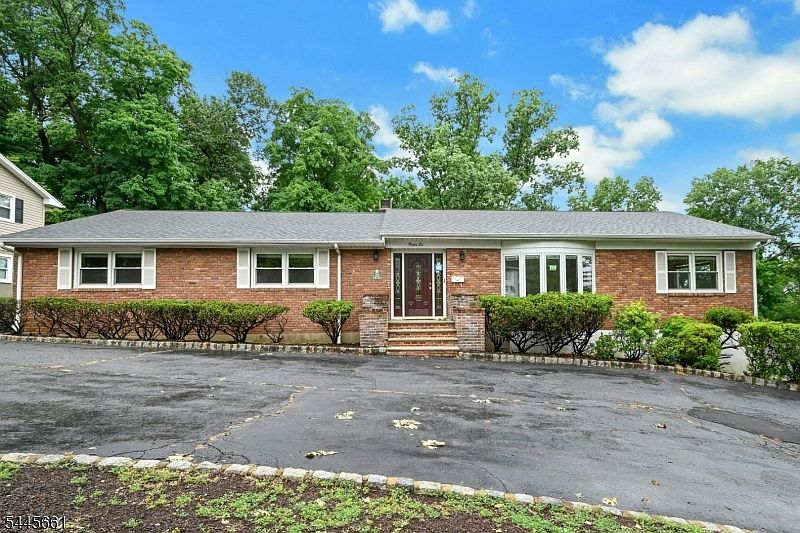 1st image of 26 Alpine Dr