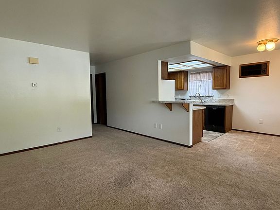 4th image of 3679 Grant Dr