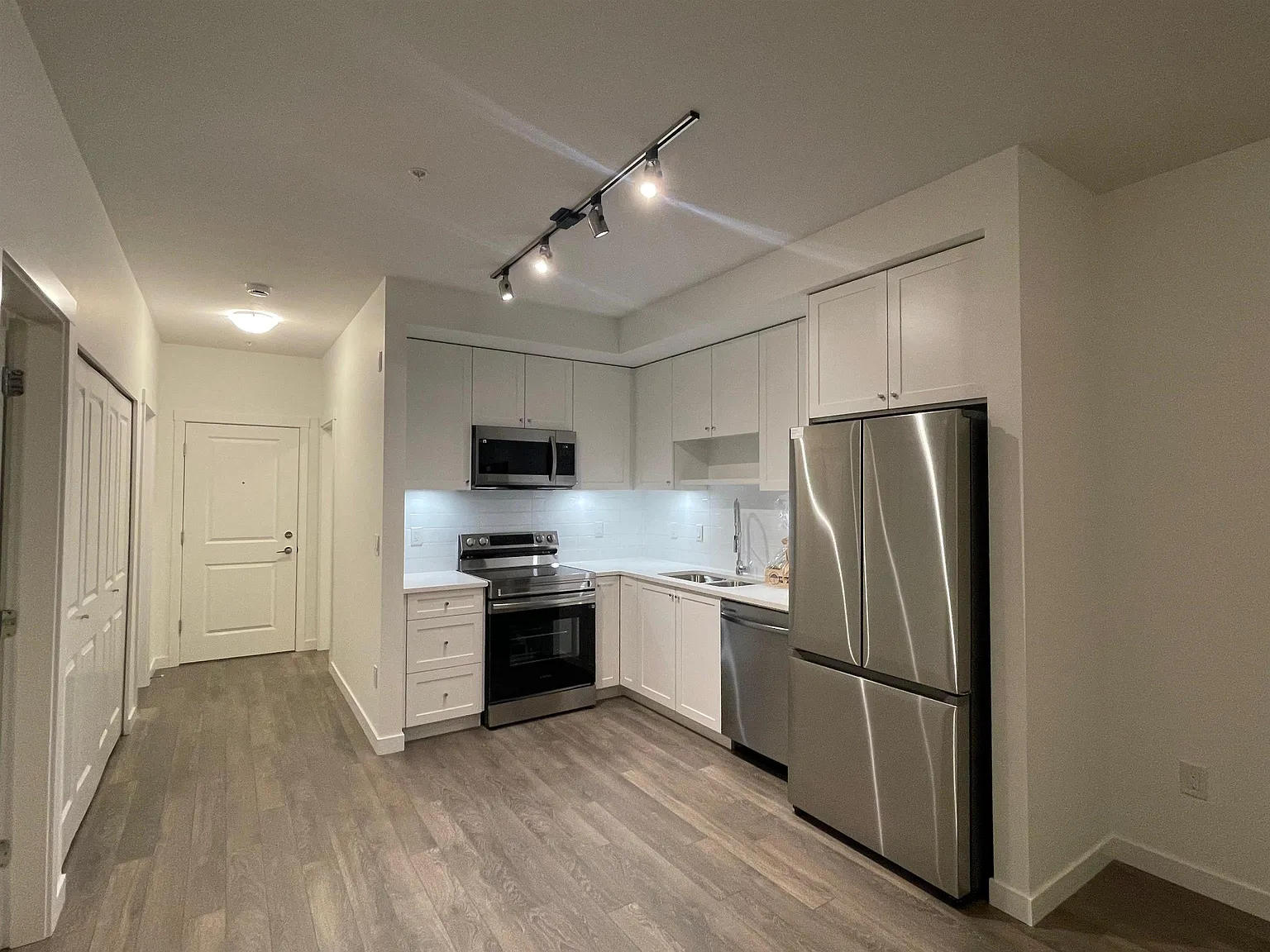 1 bed, 605 sqft, $1,950 — Photo 3