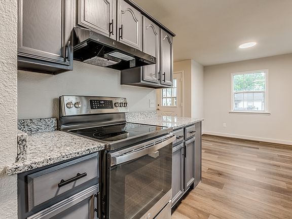 3rd image of 1305 E Lincoln Ave