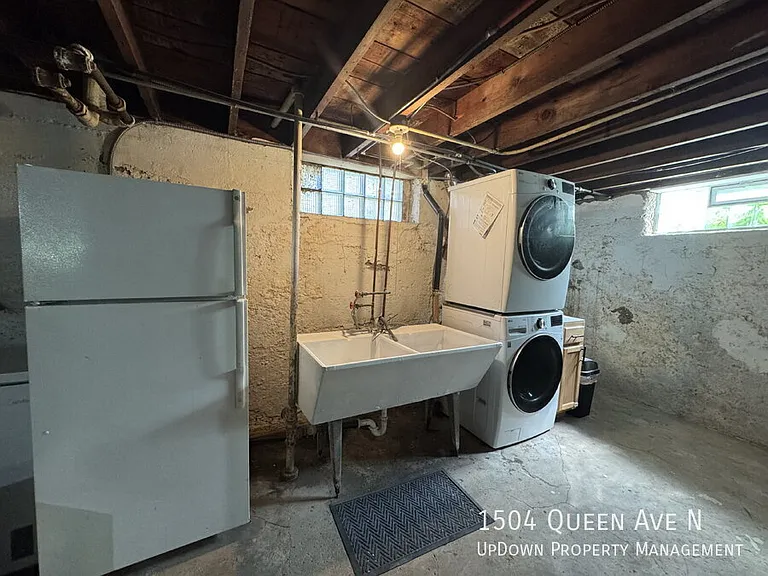 1504 Queen Ave N — Photo 27