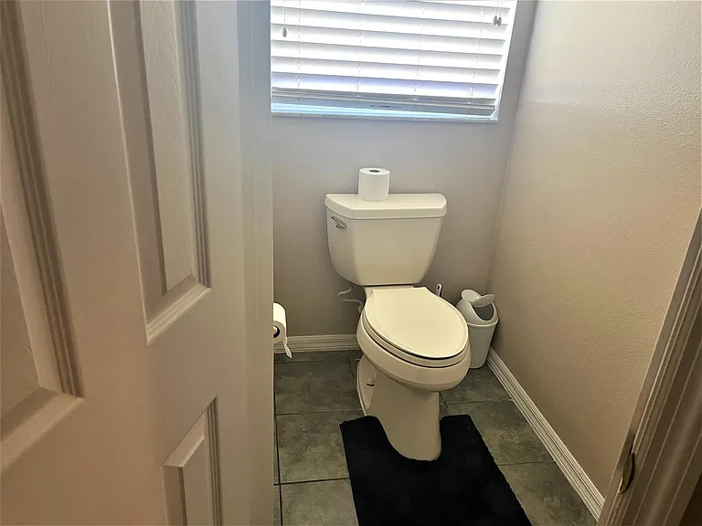 289 Falling Water Dr — Photo 38