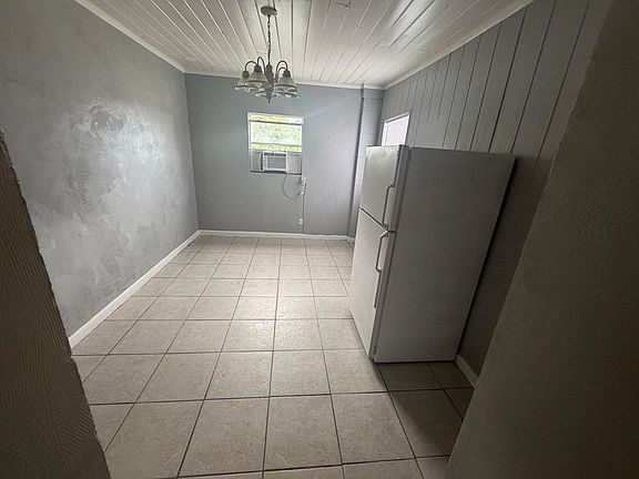 2nd image of 1324 44th St #B