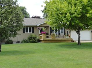 105 Rainbow St, Yankton, SD 57078