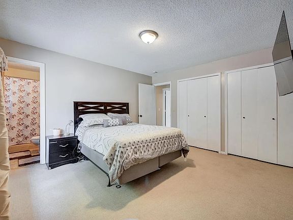 4th image of 121 Chaparral Dr