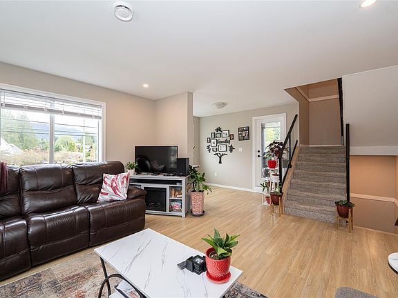 5th image of 50 King George St N #1