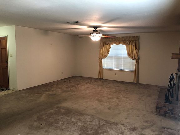 2nd image of 2912 Lake Forest Dr