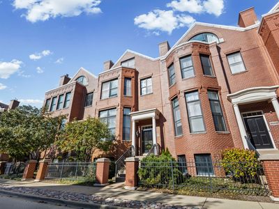 2005 Valor Ct, Glenview, IL, 60026