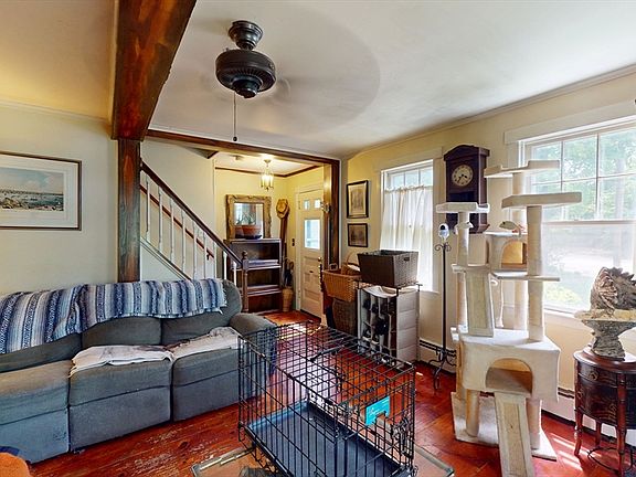 4th image of 418 Summer St