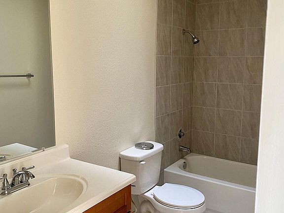 5th image of 1501 N Riverview Blvd