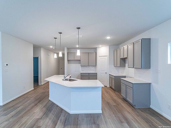 4th image of 259 Bobwhite Way