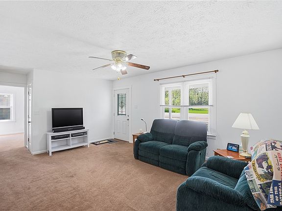 5th image of 5834 Lake Rd