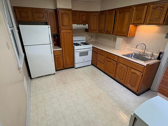 5th image of 317 New York St