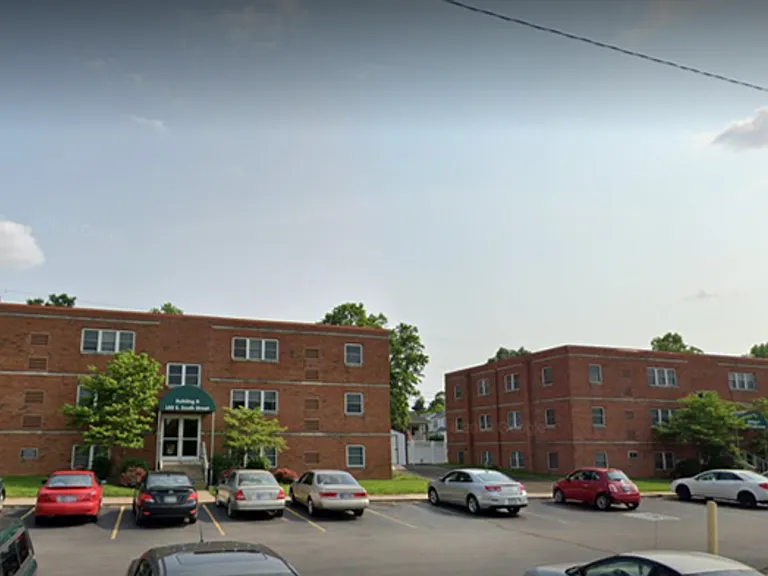 Parkside Apartments — Photo 1