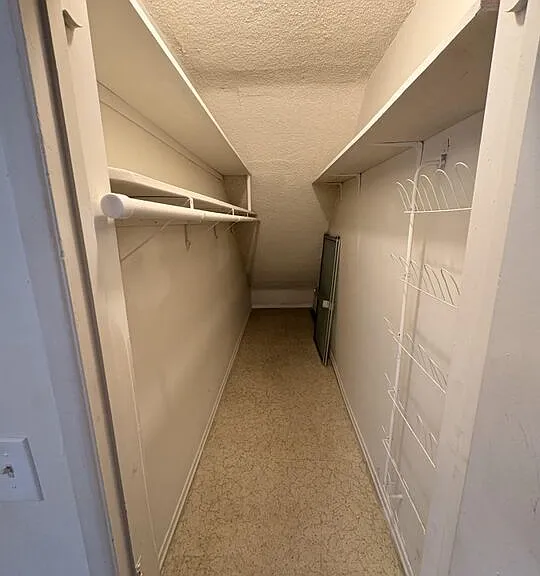 14218 Sylvan St #4 — Photo 4