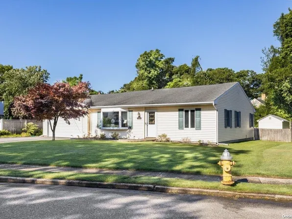 10 Claire Lane, Sayville, NY 11782