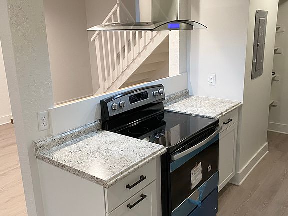 3rd image of 5062 Amy Dr #8