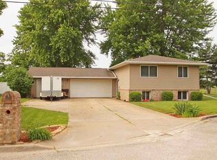 228 W Glen St, East Peoria, IL 61611