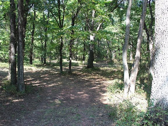 4th image of 870 Road