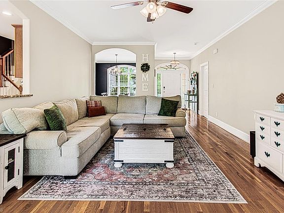 3rd image of 327 Trollinger St