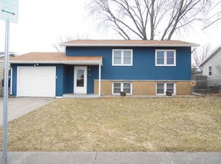 1723 W 70th St, Davenport, IA 52806