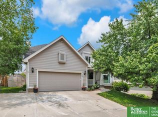 808 Auburn Ln, Papillion, NE 68046