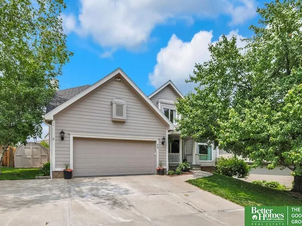 808 Auburn Ln, Papillion, NE 68046