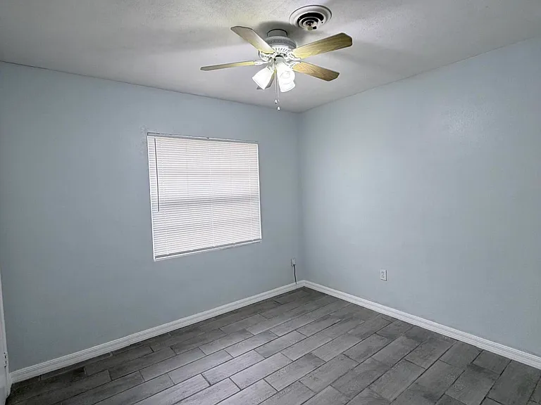 1717 La Marche Dr — Photo 22