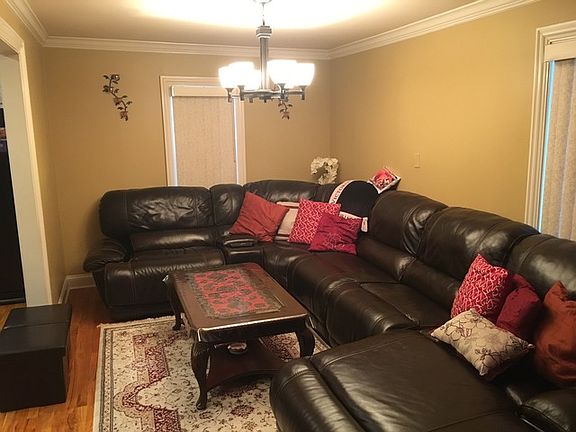 2nd image of 3152 Charles St