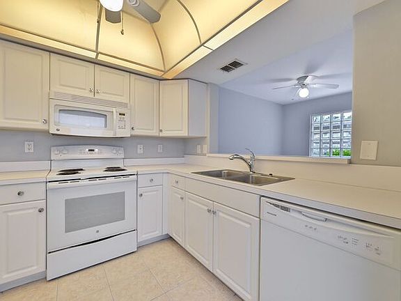 4th image of 26729 Little John Ct APT 21