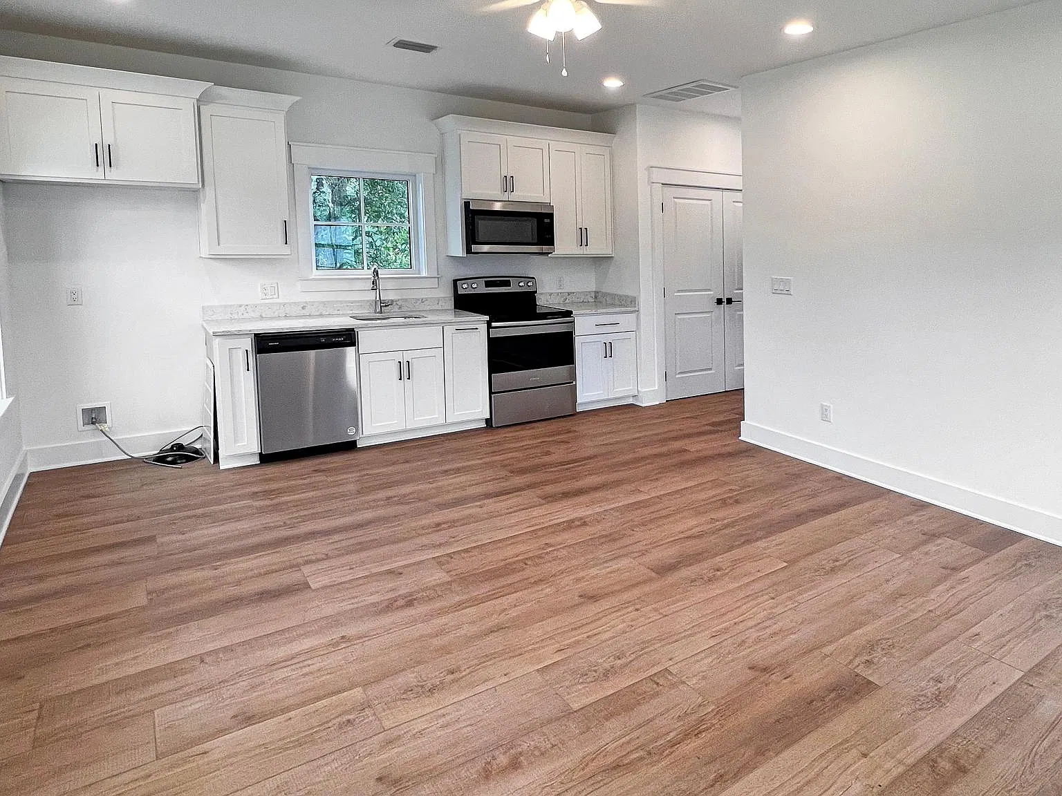 1 bed, 750 sqft, $1,950 — Photo 3