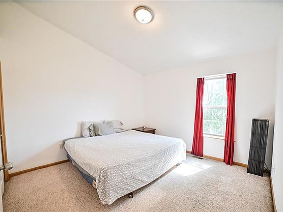 2nd image of 322 NE Kingwood