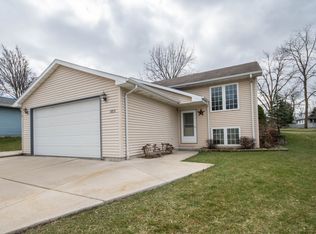 1815 Patricia Ln, Waukesha, WI 53188