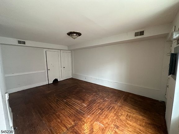 5th image of 60.5 Oak Street