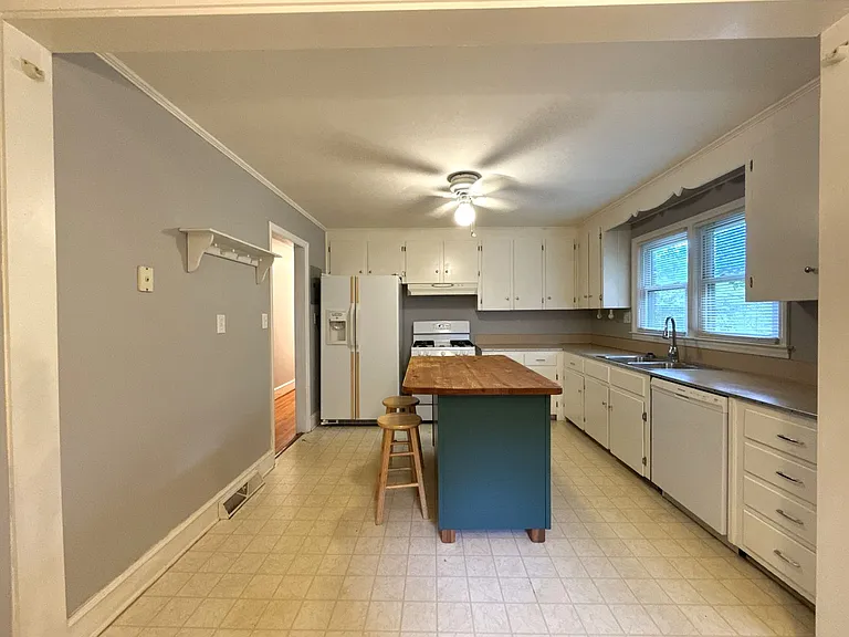 1969 Margate Ave — Photo 6