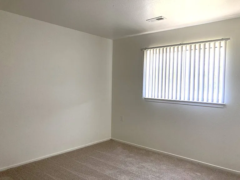 Windsor Place Apartments — Photo 93