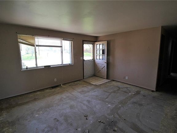 2nd image of 101 Surrey Ln