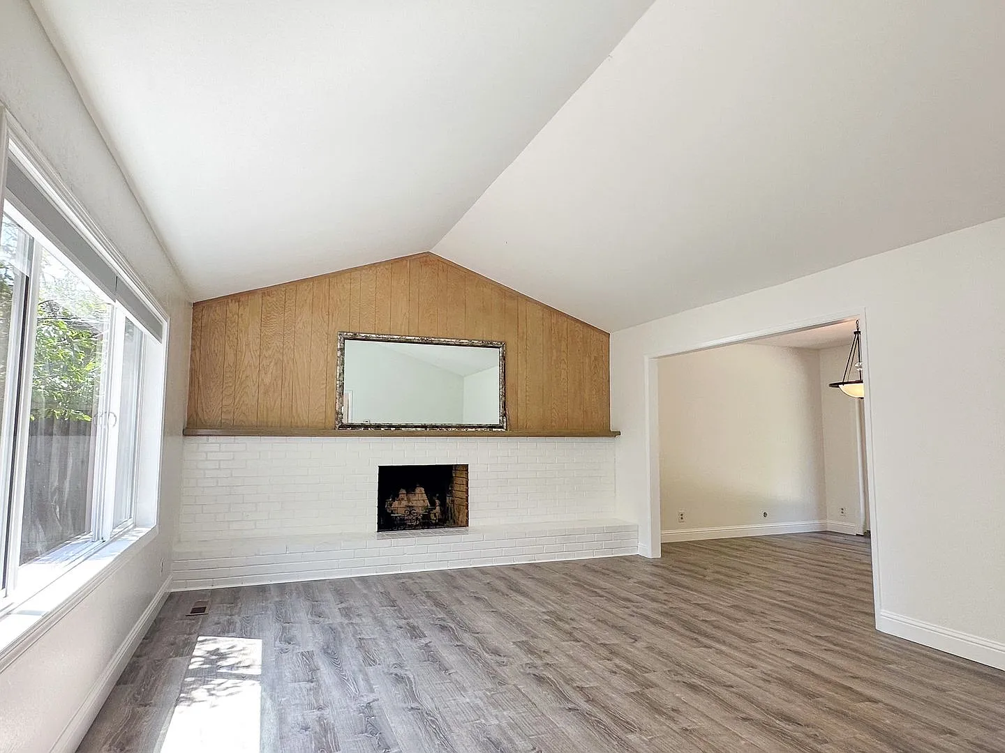 Lovely Willow Glen Home with beautiful yard! — Photo 2